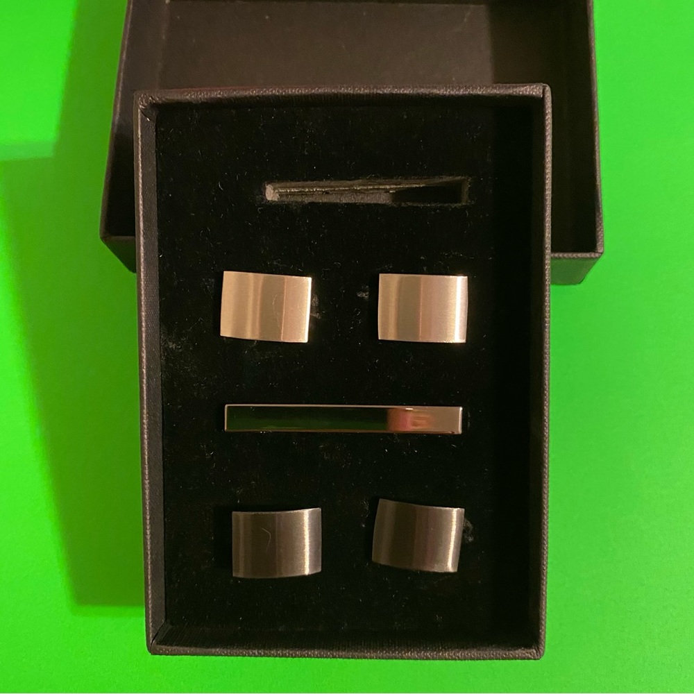 NIB 2 sets of cuff links one tie clip
